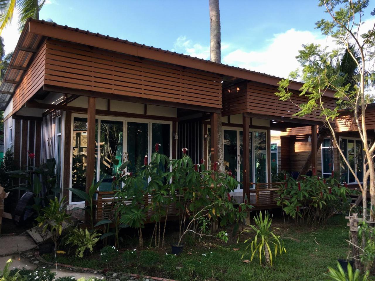 Mook Montra Resort Sea Front Koh Mook Exterior photo