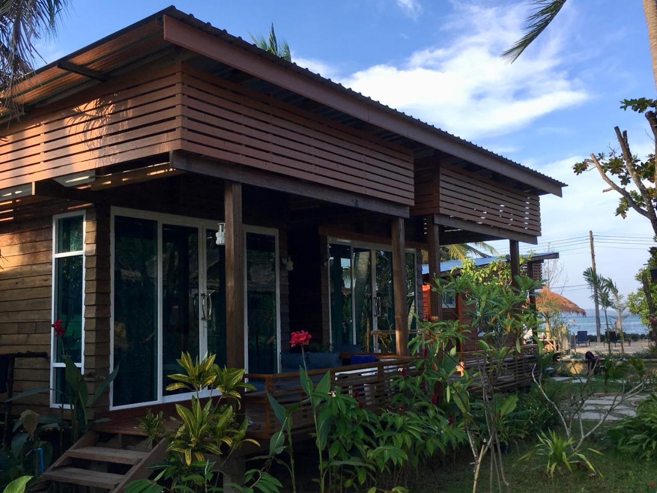 Mook Montra Resort Sea Front Koh Mook Exterior photo