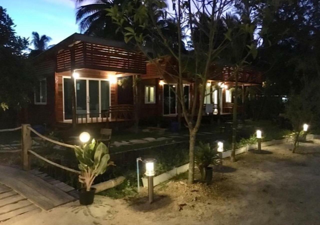 Mook Montra Resort Sea Front Koh Mook Exterior photo